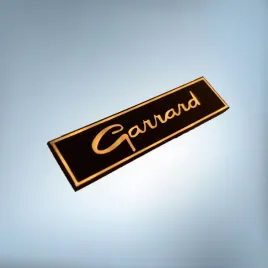 greatergreatergreater-emblemat-garrard-50x12mm-zloto-czarny-naklejka-logo-znaczek-symbol