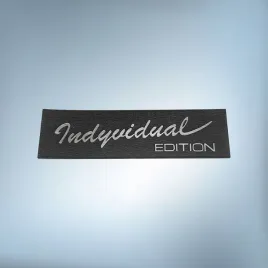 greatergreatergreater-indyvidual-edition-70x20mm-srebrny2-emblemat-naklejka-logo-znaczek