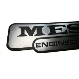 greatergreatergreater-mesa-enginering-230x70mm-srebrny-2-emblemat-naklejka-logo-znaczek