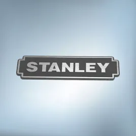 greatergreatergreater-stanley-60x15mm-srebrny-emblemat-naklejka-logo-znaczek-zamiennik