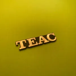 greatergreatergreater-teac-35x9mm-zloty-2-emblemat-naklejka-logo-znaczek-tabliczka-zamiennik