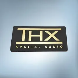 greatergreatergreater-thx-spatial-audio-35x18mm-czarno-zlota-emblemat-naklejka-logo-znaczek