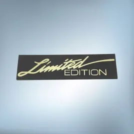 emblemat-limited-edition-czarno-zlota-35x10mm-naklejka-logo-znaczek
