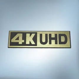 emblemat-naklejka-4k-ultra-hd-zlota-rew-30x9-mm