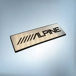 emblemat-naklejka-logo-alpine-srebrna-szczotkowana-a-50x15mm