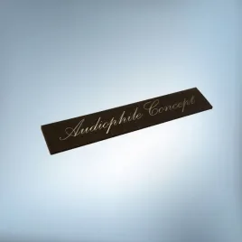 emblemat-naklejka-logo-audiophile-concept-zlote-litery-70x13mm