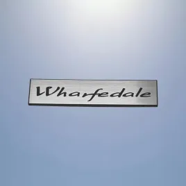 wharfedale-60x13mm-srebrny-emblemat-naklejka-logo-znaczek-zamiennik
