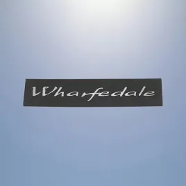 wharfedale-60x13mm-srebrny-emblemat-naklejka-logo-znaczek-zamiennik