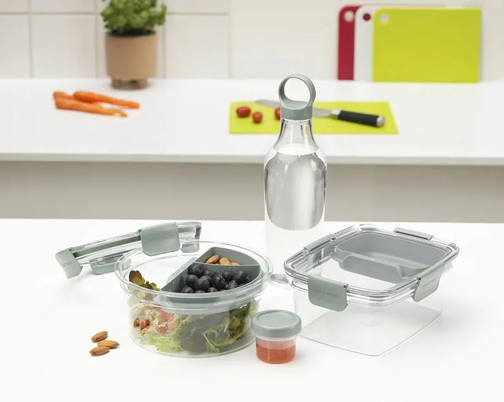 lunch-box-plast-team-1400-ml-stan-nowy-cechy-dodatkowe-mozliwosc-mrozenia-mozliwosc-uzywania-w-kuchence-mikrofalowej