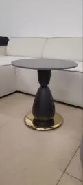 stolik-kawowy-czarny-na-zlotej-podstawie-ceramiczny-blat-50-515