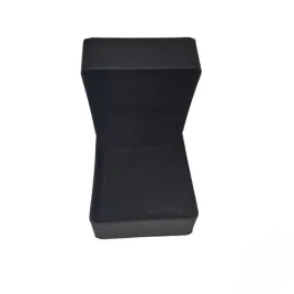 eleganckie-pudelko-etui-na-zegarek-czarna-matowa-skora-przeszyta-nicia