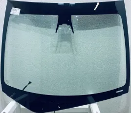 szyba-czolowa-tesla-y-2021-akustyka-kamera-sensor-grzanie
