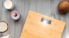elektroniczna-waga-lazienkowa-do-180kg-bambusowa