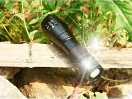 latarka-taktyczna-led-cob-zoom-xml-t6-usb
