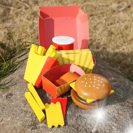 drewniany-hamburger-fastfood-happymeal-zabawa-w-przygotowanie-posilku