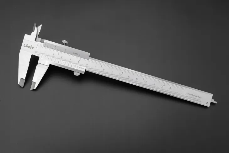 suwmiarka-analogowa-limit-150-mm-zawiera-baterie-nie