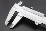 suwmiarka-analogowa-limit-150-mm-maksymalny-zakres-pomiaru-150-mm-dokladnosc-pomiaru-0-05-mm