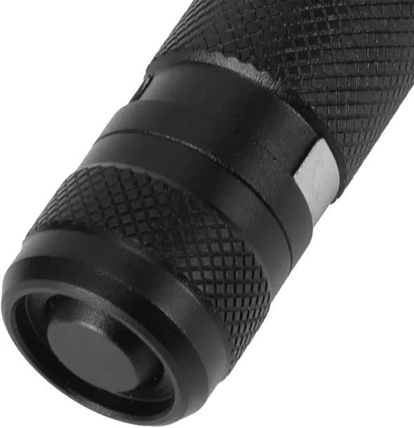 mala-latarka-led-ladowanie-usb-cechy-dodatkowe-kurzoodpornosc