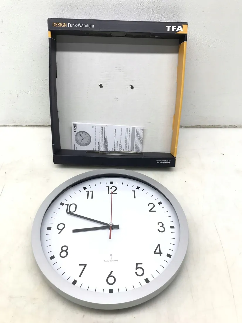 zegar-scienny-tfa-dostmann-srebrny-30cm