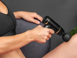 pistolet-do-masazu-ciala-mocny-masazer-karku-glowy-szyi-massage-gun
