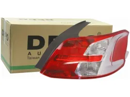 lampa-tyl-prawa-peugeot-301-12-17-sedan