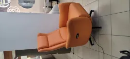 fotel-elektryczny-rozkladany-pomaranczowa-ekoskora-obrotowy