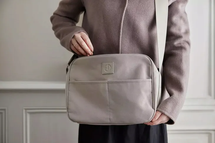 elodie-details-torba-dla-mamy-moonshell-wzor-dominujacy-paski