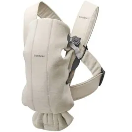 babybjorn-mini-3d-jersey-nosidelko-jasny-bez