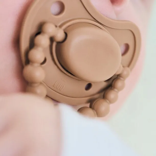 luu-smoczek-pozycjonujacy-6m-milkhazelnut-stan-nowy