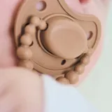 luu-smoczek-pozycjonujacy-6m-milkhazelnut-stan-nowy