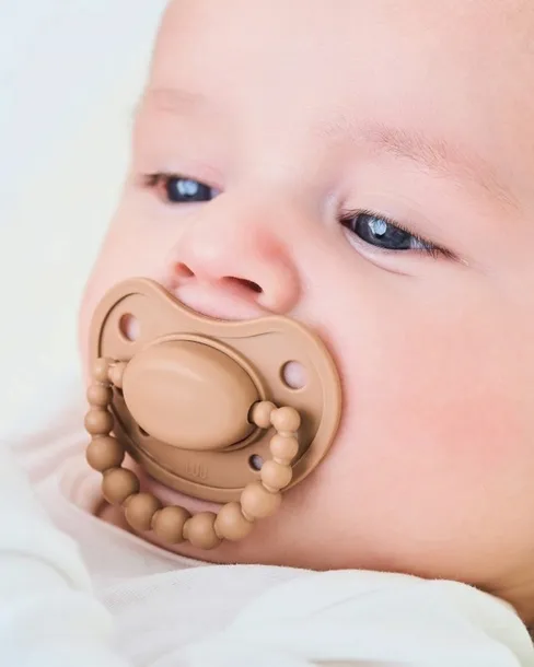 luu-smoczek-pozycjonujacy-6m-milkhazelnut-kod-producenta-luu-smocz-6m-milhaz