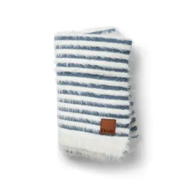 elodie-details-kocyk-furry-knit-berry-blue