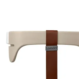 leander-barierka-do-krzeselka-do-karmienia-classic-i-louie-buk-cappuccino