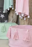 kosz-basket-tassels-pink-marka-lorena-canals