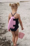 swimfin-pletwa-pudrowy-roz-model-swimfin