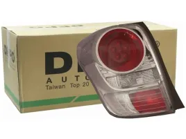 lampa-tyl-lewa-toyota-verso-12-18