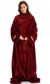koc-z-rekawami-i-kieszenia-na-stopy-140x180-cm-burgundowy-tv-blanket
