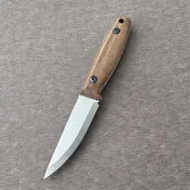 noz-bps-knives-finn-lite-ssh-stal-nierdzewna-orzech-brazowa-skorzana-pochwa