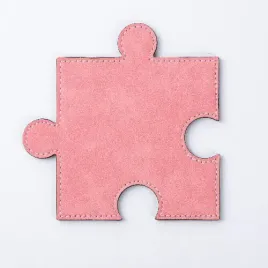 skorzana-podkladka-pod-kubek-w-ksztalcie-puzzla-do-sublimacji-rozowa