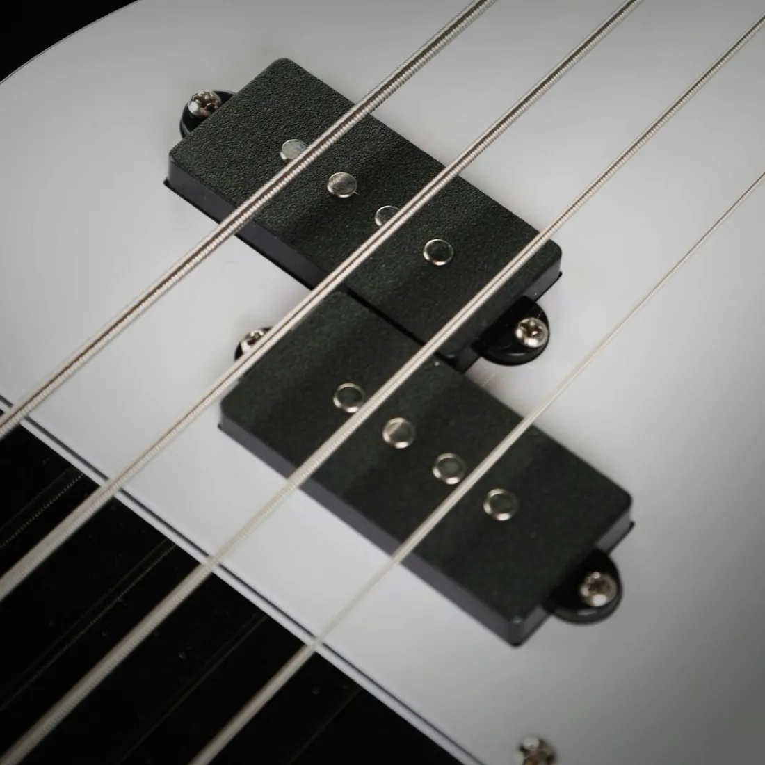 gitara-basowa-precision-bass-46-4-4-wzmacniacz-basowy-15w-statyw-akcesoria