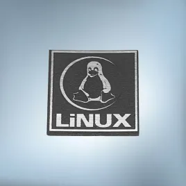 greatergreatergreater-linux-20x20mm-srebrny2-emblemat-naklejka-logo-znaczek-symbol-zamiennik