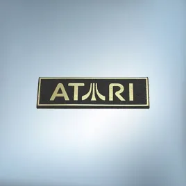 greatergreatergreater-atari-78x22mm-zloty-emblemat-naklejka-logo-sticker-nalepka-aufkleber