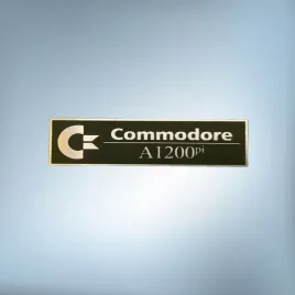 emblemat-naklejka-commodore-a1200-zloto-czarna-49x13mm-logo-znaczek