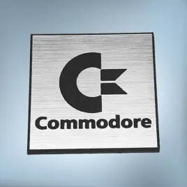 emblemat-naklejka-commodore-srebrna-38x38mm-logo-znaczek