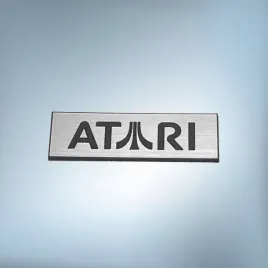 emblemat-naklejka-logo-atari-srebrna-szczotkowana-40x12mm