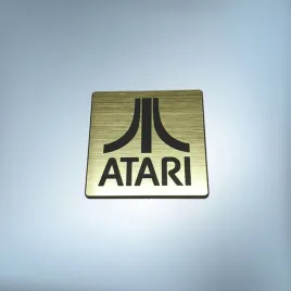 emblemat-naklejka-logo-atari-zlota-szczotkowana-18x18mm