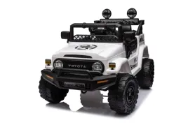 samochod-na-akumulator-dzip-jeep-auto-toyota-fj-4x4-skora-kola-eva-led-mp3