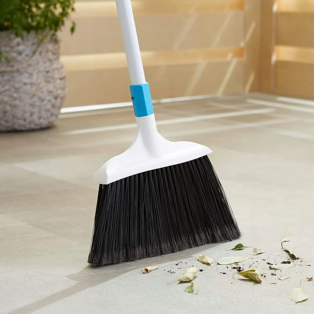 miotla-domowa-amazon-plastik