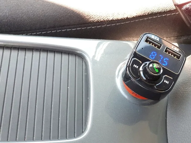 transmiter-samochodowy-bluetooth-fm-forever-tr-330-stan-nowy-model-tr-330