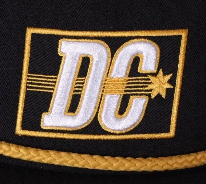 czapka-dc-flasher-blk-wzor-dominujacy-logo